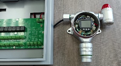  儀器通過4-20mA信號與MIC3000控製器接線操作