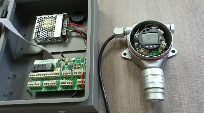 儀器通過RS485信號與MIC2000控製器接線操作